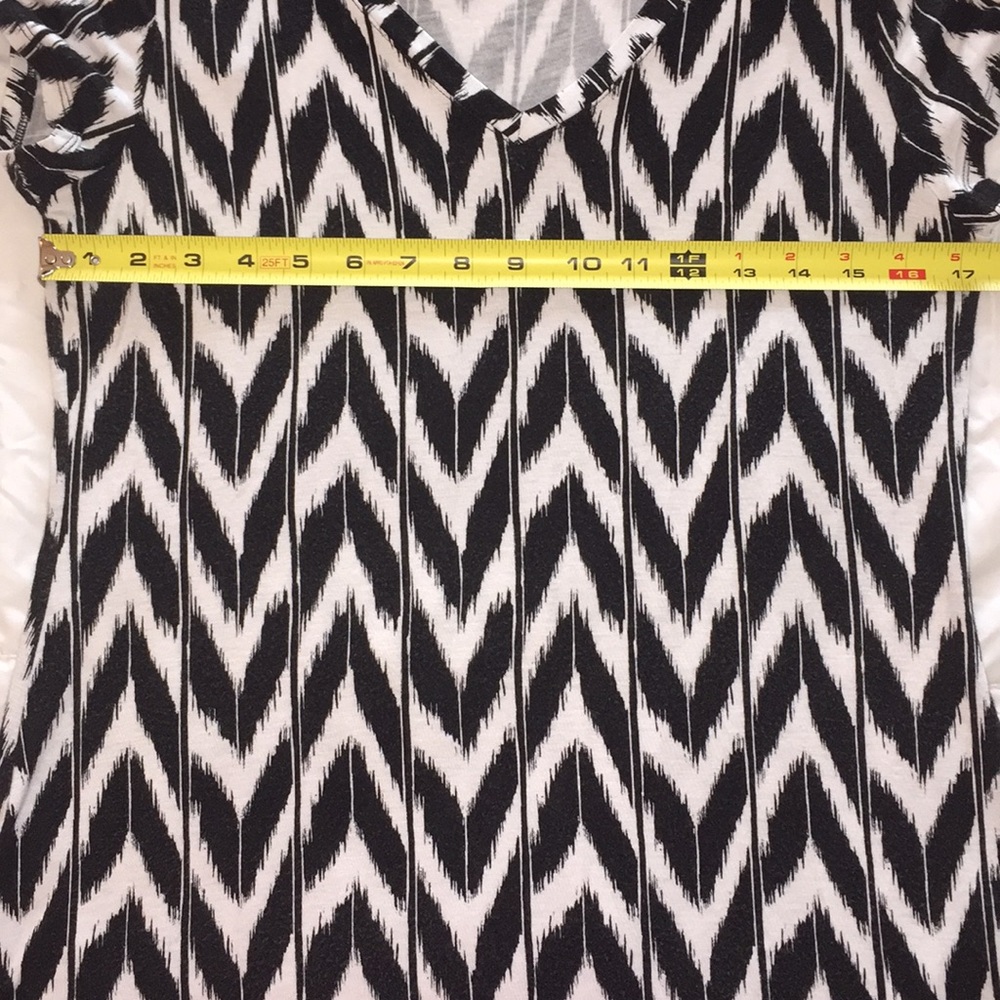 Apt 9 Modern V-Neck Essentials - Medium - Picture 6 of 6